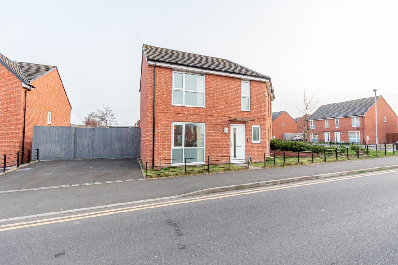 Liberty House - Perfect For Contractors - 2 Off-Road Parking Spaces Wolverhampton Exterior photo